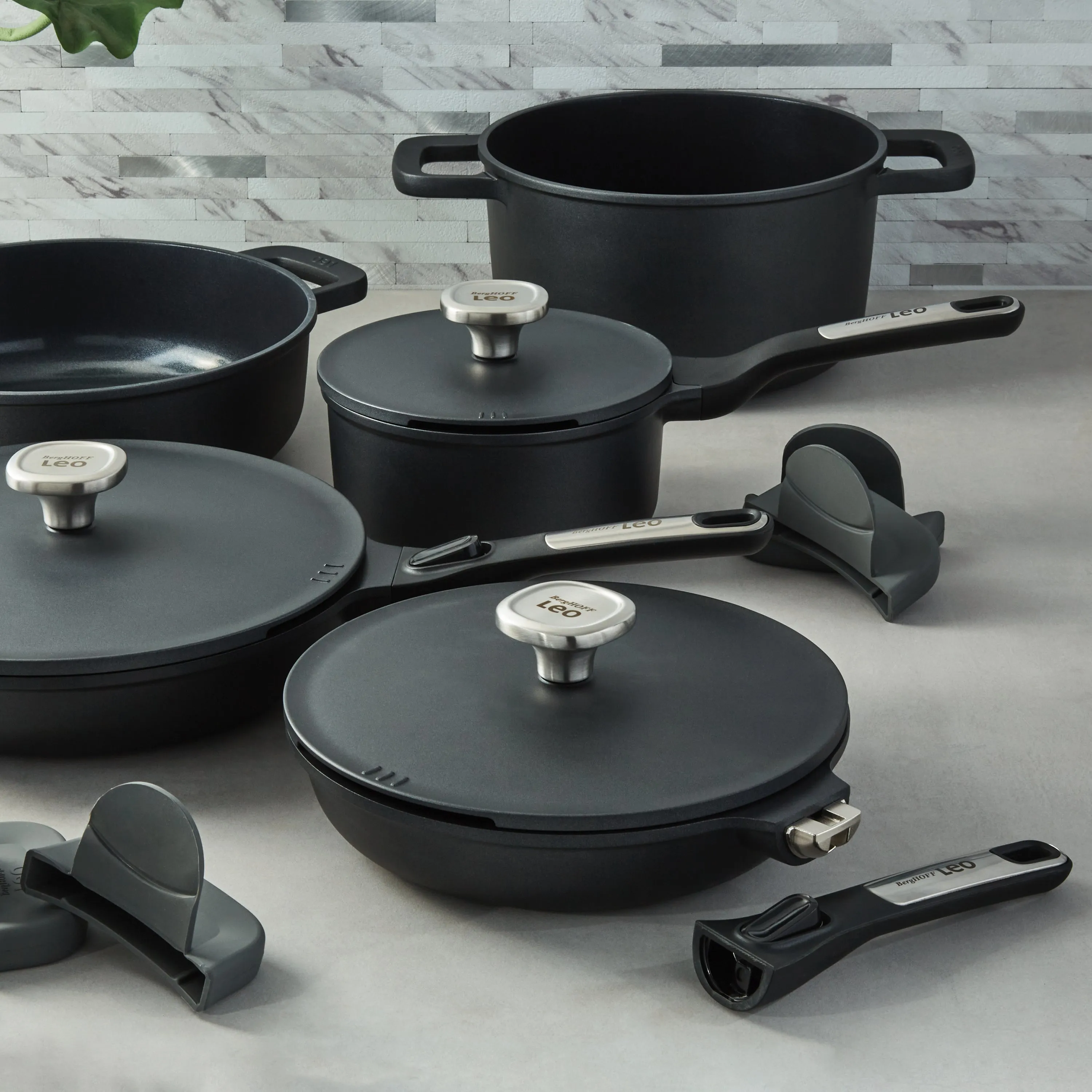 BergHOFF Leo Phantom 8pc Nonstick Ceramic Cookware Set, Recycled