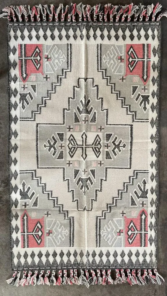 Hand Knotted Wool & Cotton RUG 43 (5x8 ft)