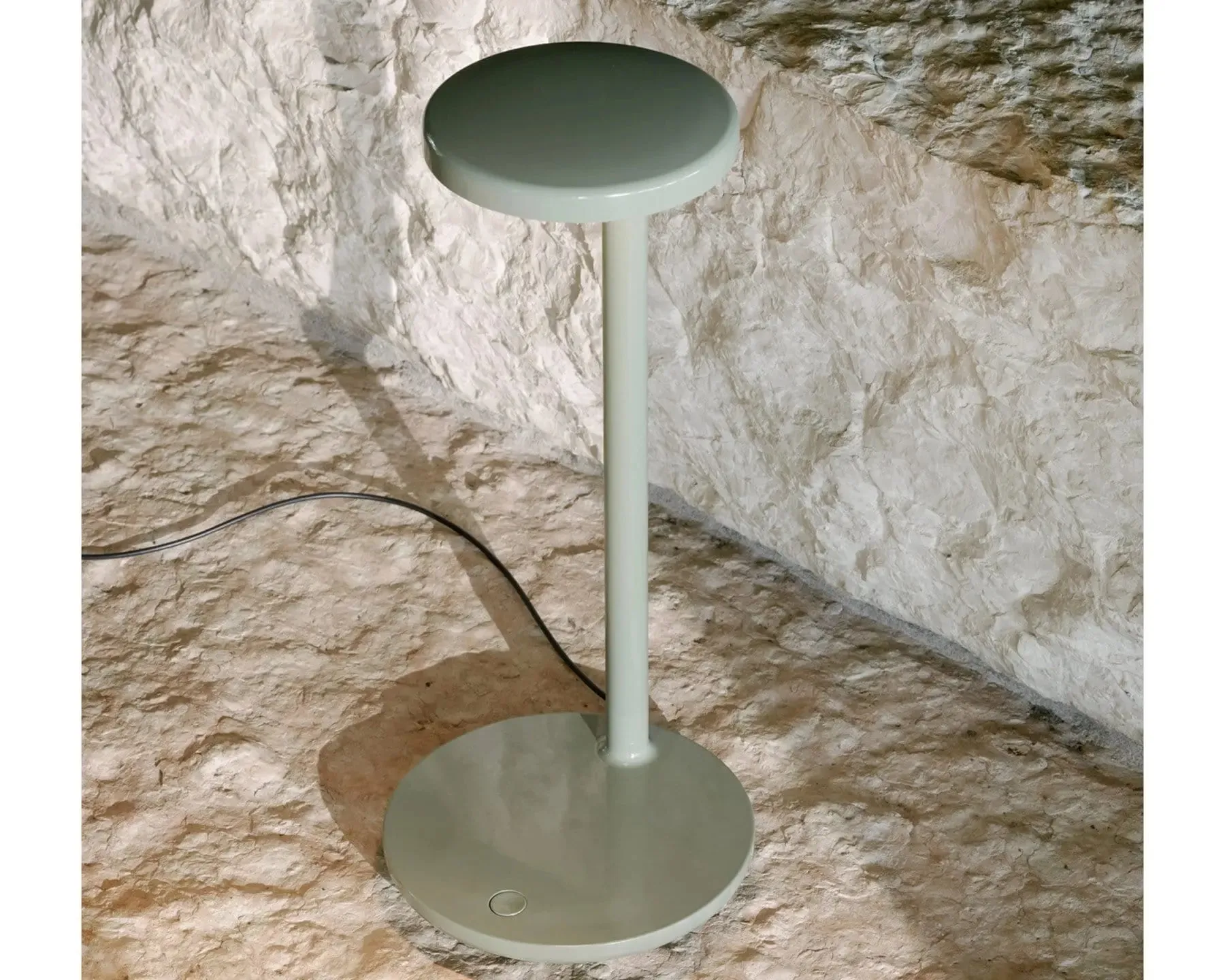 Oblique QI - LED Desk Lamp