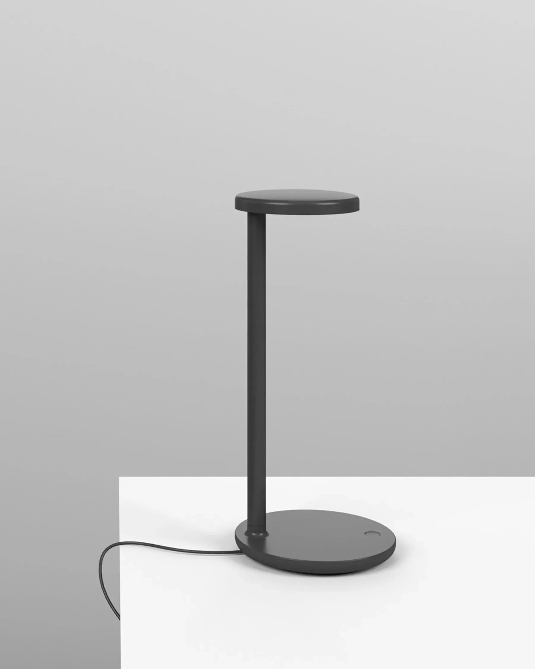 Oblique QI - LED Desk Lamp