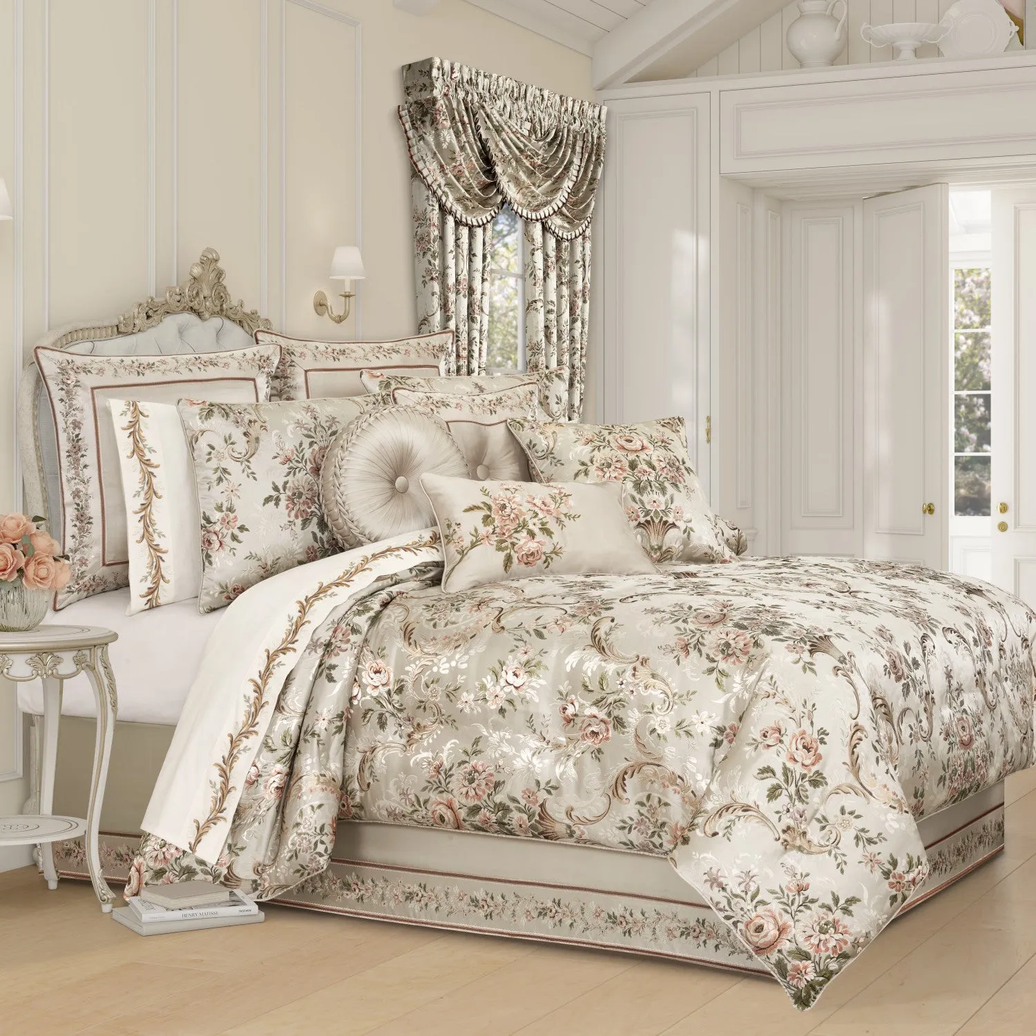 Pecora Comforter Set