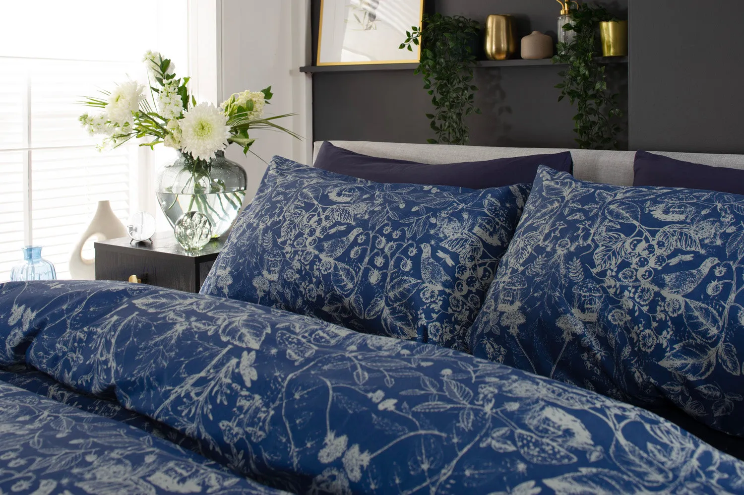 Secret Garden Navy 200 Thread Count Cotton Rich Bedlinen Duvet set