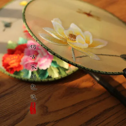 Suzhou Embroidery Hand-made Double-sided Embroidery Fan Chinese Style Sandalwood Real Silk Palace Fan 0051